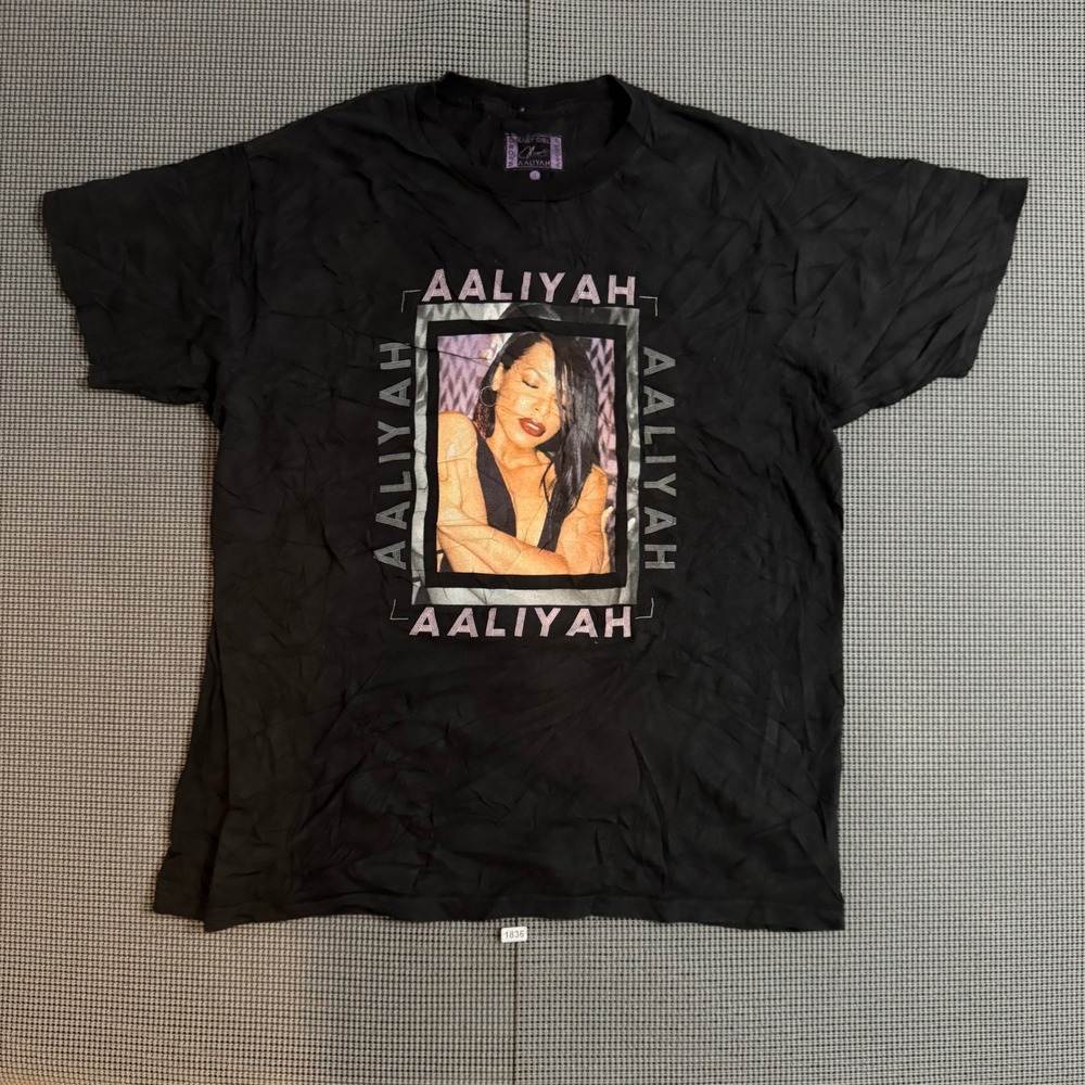 Cross Colours Baby Girl Aaliyah Graphic T-Shirt Black Large Streetwear Tee